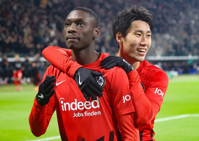 今晨法兰克福调整名单以备法甲;回应争议环节打磨;话题不断;身体对抗强度拉满 今晨法兰克福调整名单以备法甲;回应争议环节打磨;话题不断;身体对抗强度拉满