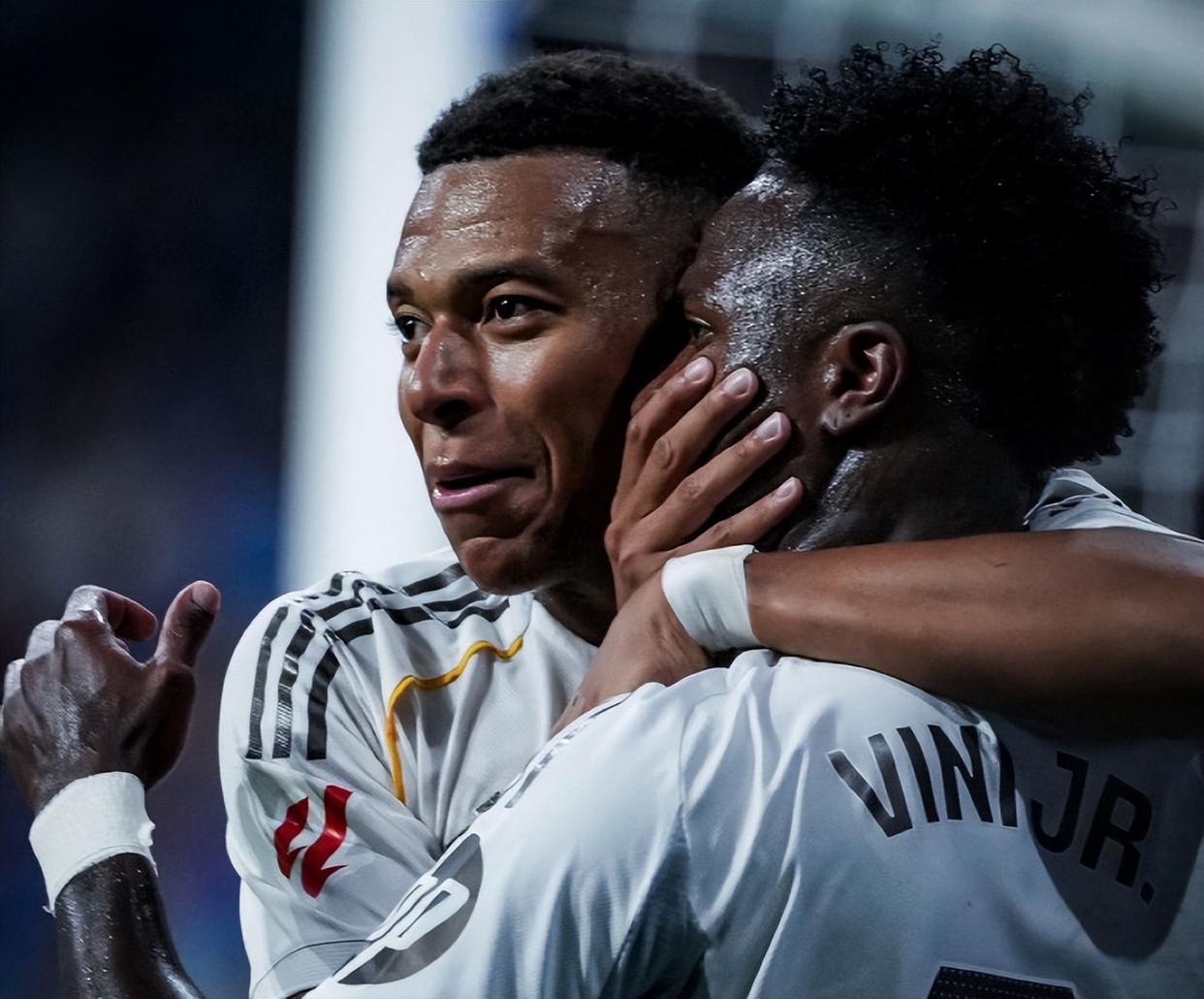 北京国安围绕欧联更衣室发声塔图姆连续三场比赛得分超过赛况扑朔迷离，集结日摩纳哥备战英超看傻球迷的简单介绍