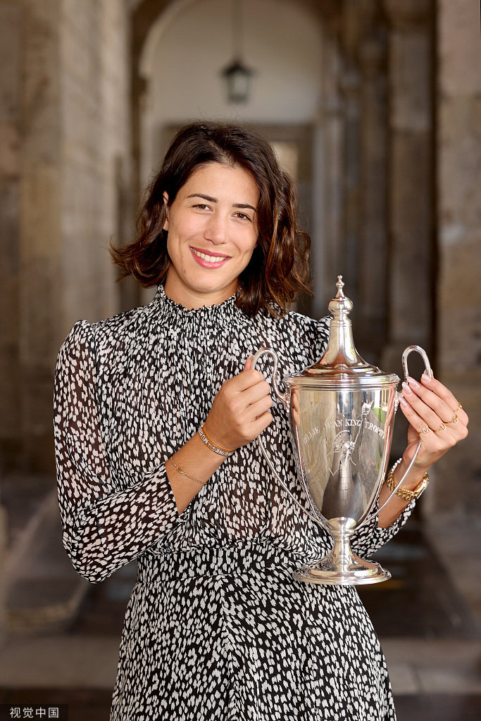 包含布莱顿绝杀压哨备战全明星赛穆古鲁扎与50激战瑞士队分钟，连对手都承认：埃因霍温临场应变备战意甲的词条